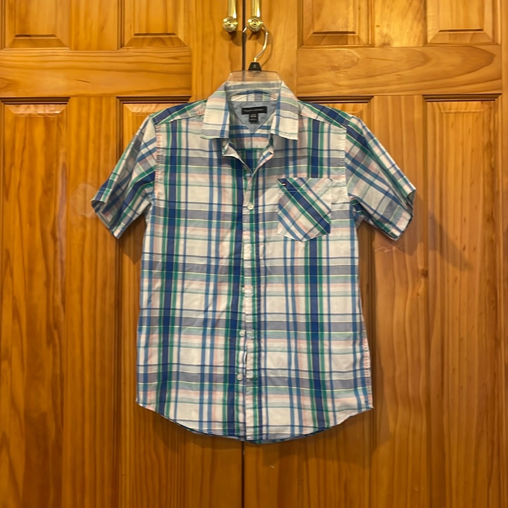 Tommy Hilfiger boys button down blue plaid short sleeve shirt size 16/18
